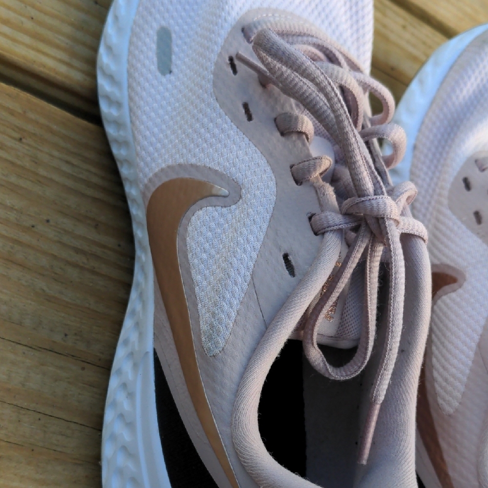 Women's Nike Sneakers - Light Pink and White, Sz 9, May Have Light Stain